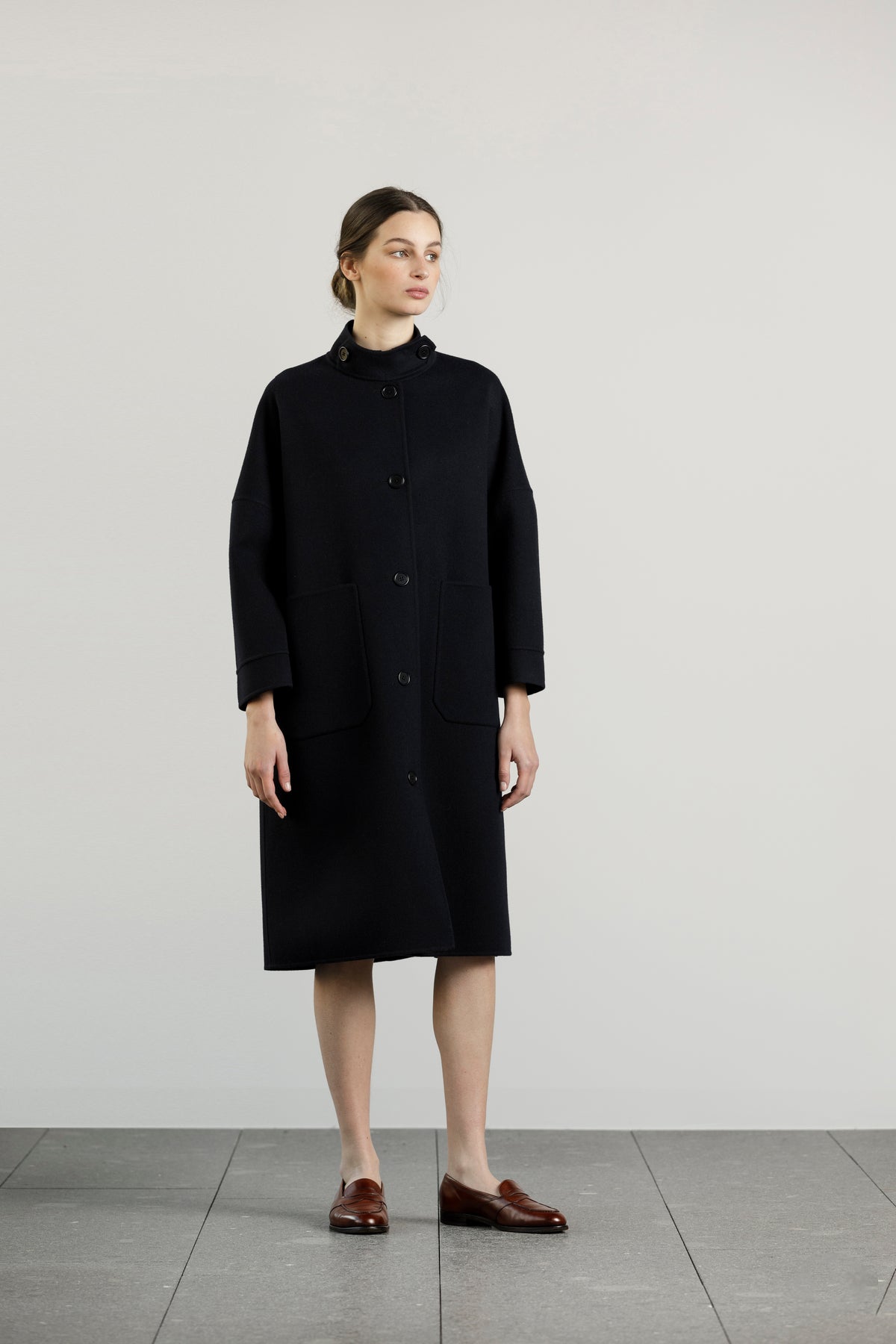 Asciari FLORE, cappotto con collo alla coreana da donna in lana loden nera, made in Italy