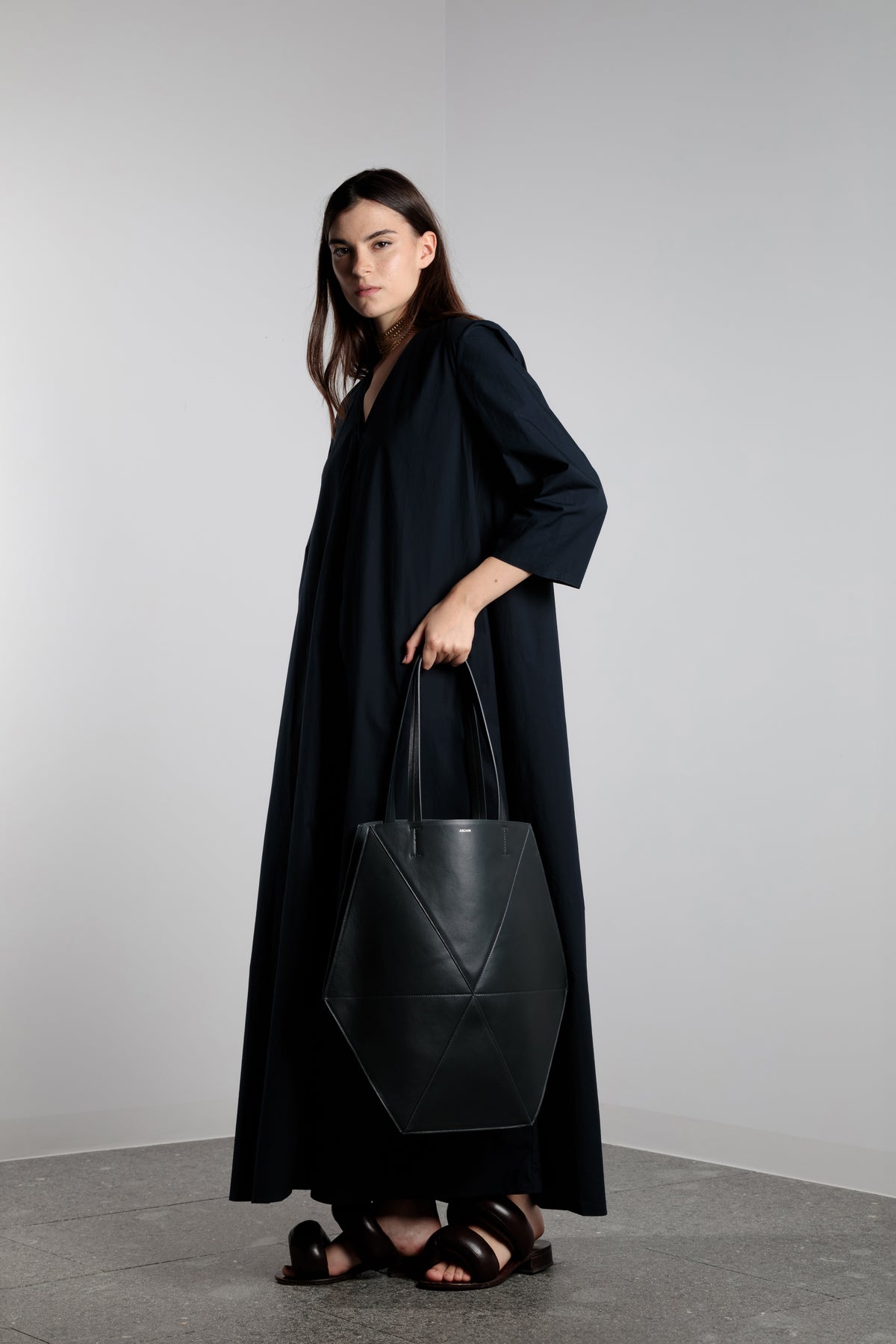 Asciari PENELOPE long V-neck dress for women in navy cotton poplin, side view, made in Italy